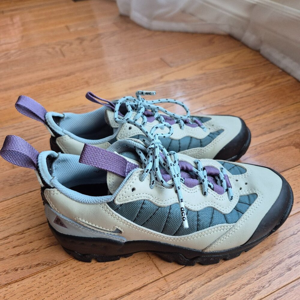 Nike ACG Women's Trail Sneakers in Light Gray, Purple and Teal